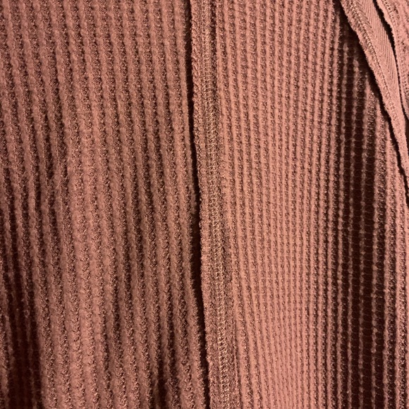 Nearly new Dex v-neck long sleeve waffle shirt - Picture 4 of 5